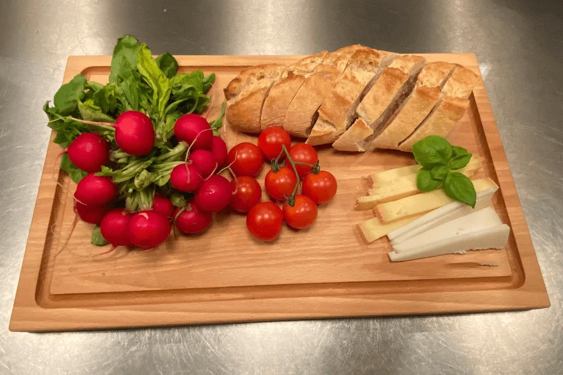 Cutting Board with Juice Groove – Beech — photo 3